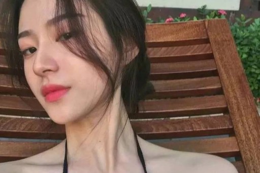知名网红表妹李 KK破产！未婚生女后掉粉上百万转行去卖小吃